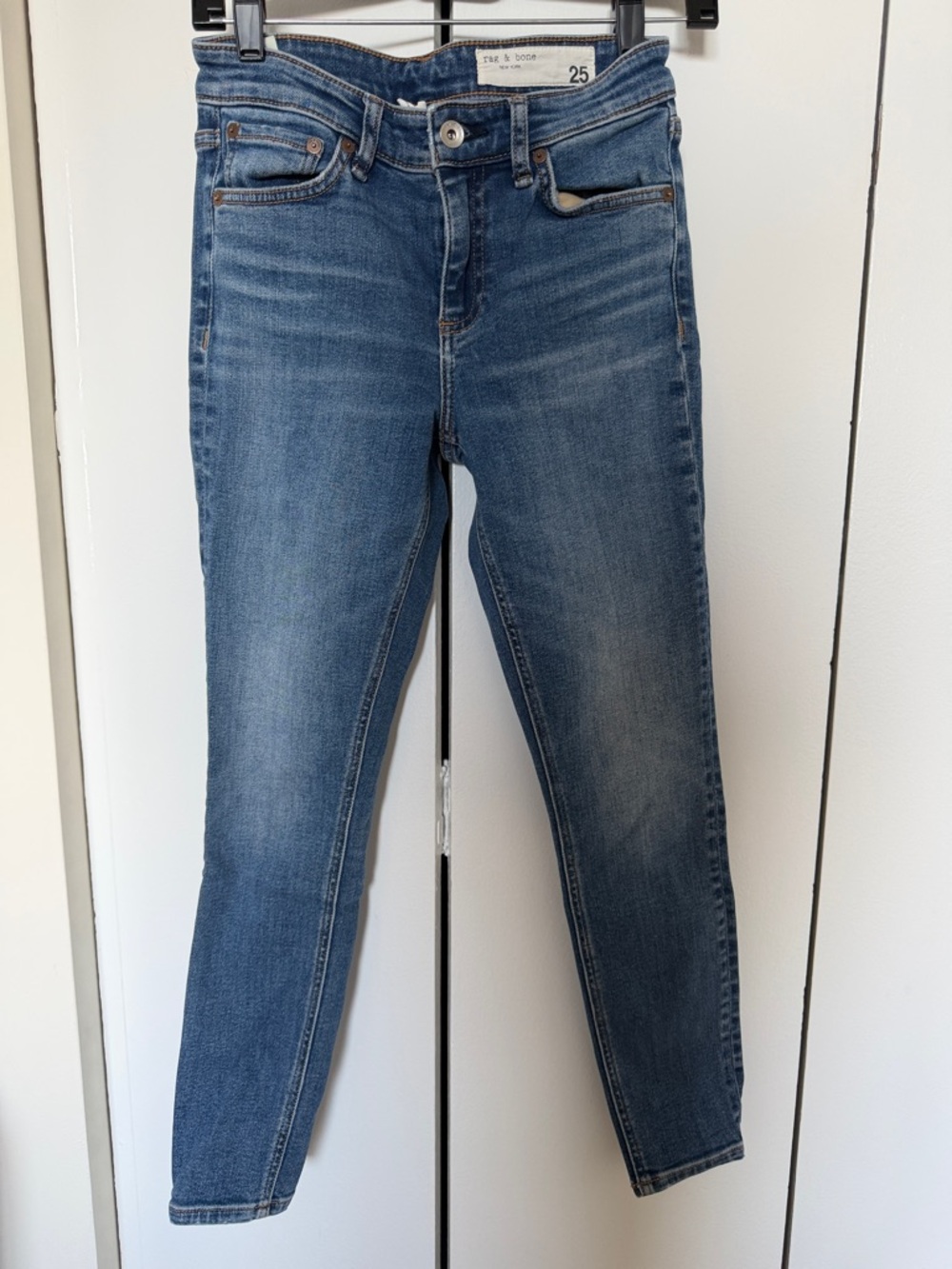 Rag & Bone Women’s Skinny Jeans in Medium Blue Wash